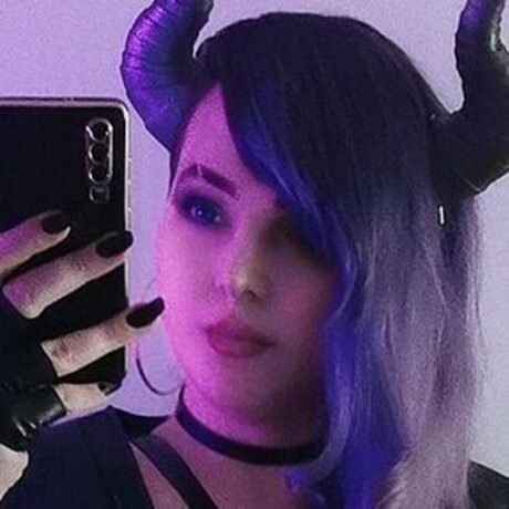 Alys Nox model top photo