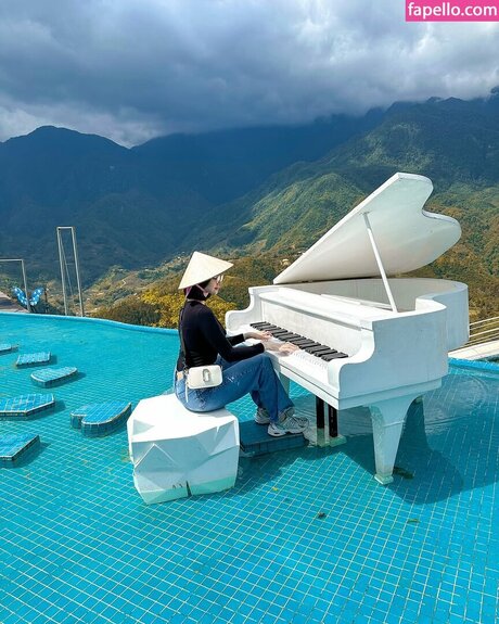 Kim Domingo model top pic