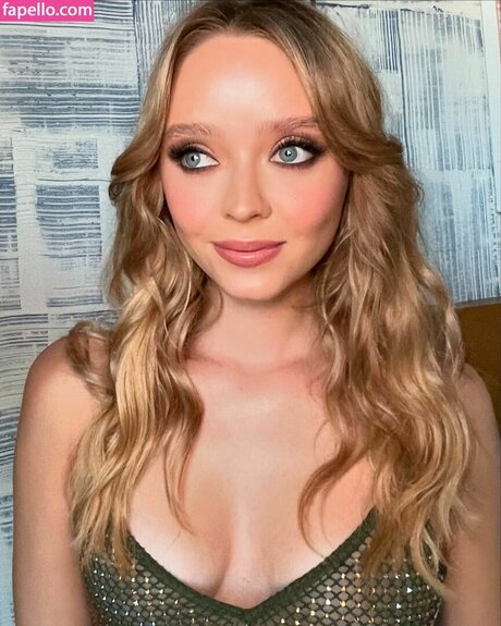 Madeleine Arthur sexy model gallery