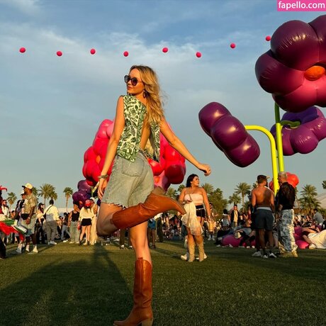 Madeleine Arthur star nice photos