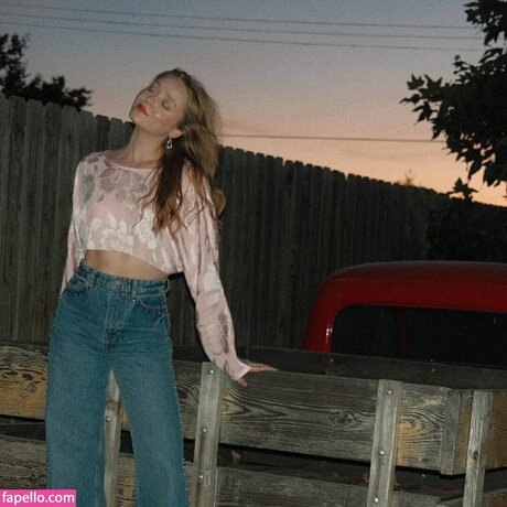 Madeleine Arthur art actress pics