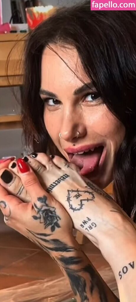 xoroxenne exclusive model pictures