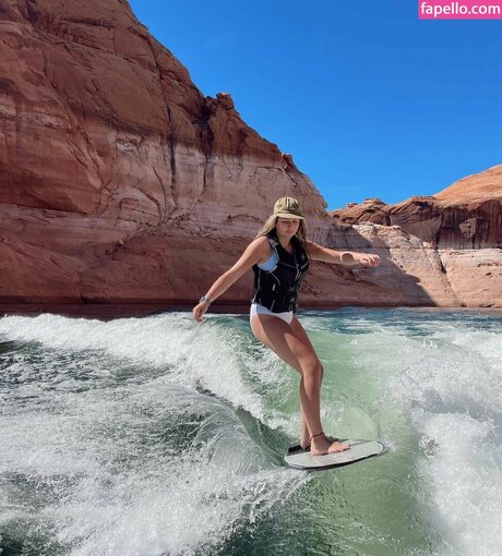 Hailey Johnson beautiful star images