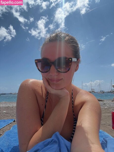 Madeline Poche beautiful model image