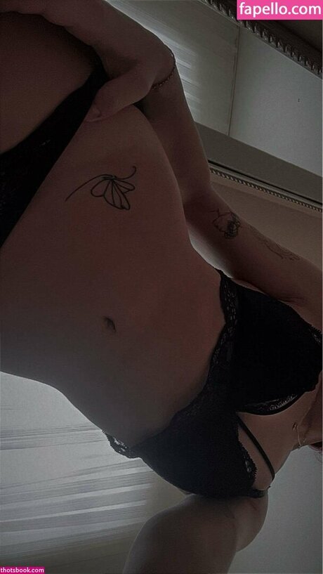 Ayse Arslan hot star images