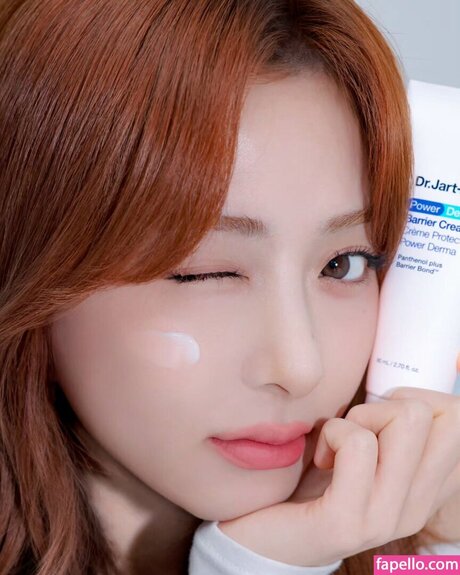 Huh Yunjin_ xxx model picture