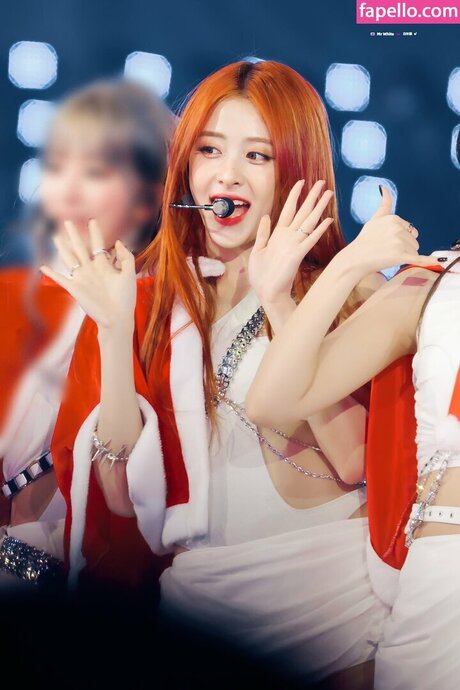 Huh Yunjin_ star top picture