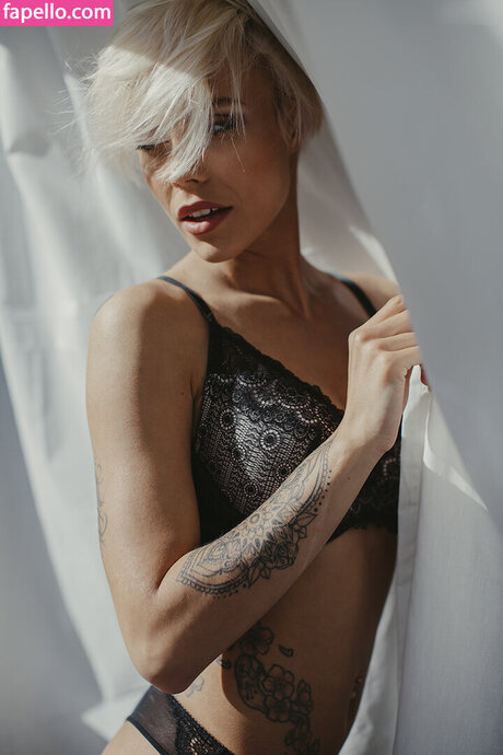 blonde shemale onlyfans naked archive