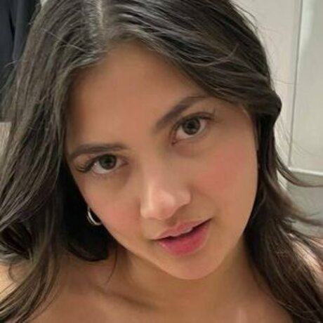 Miracle Chand model top photos