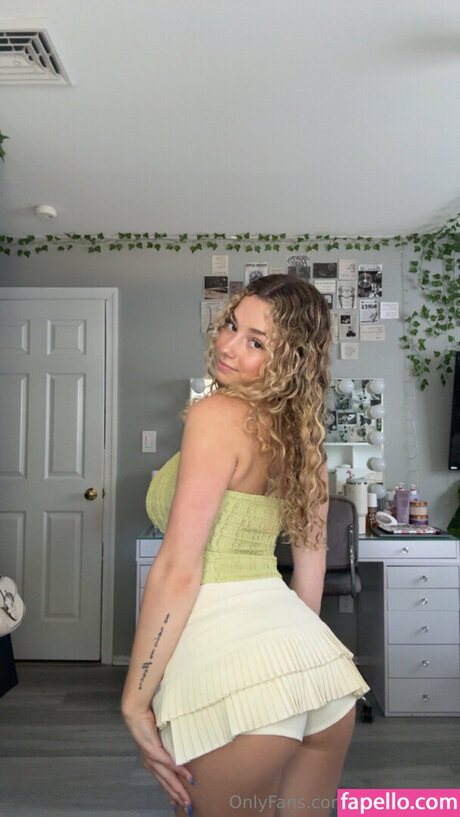 Kira Pregiato model hot gallery