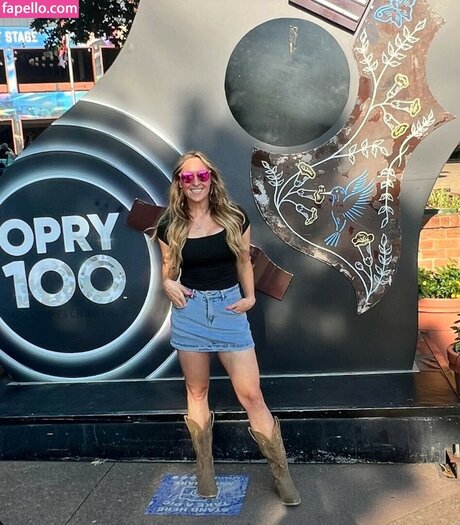 hairy pregnant onlyfans naked image