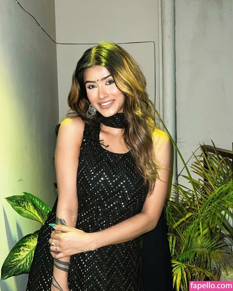 Shambhavi Singh sexy star pictures