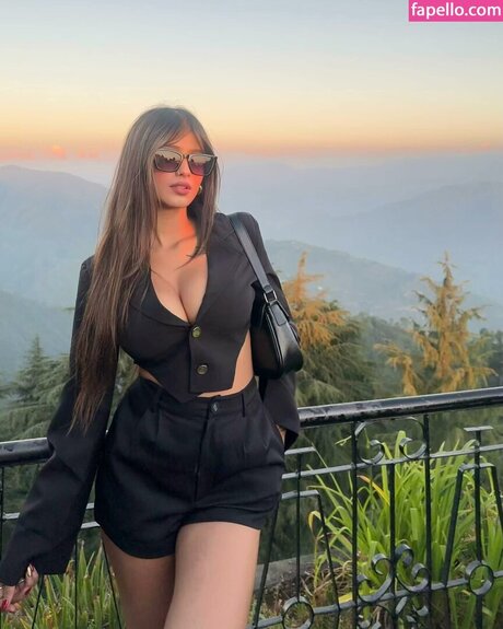 Shambhavi Singh erotic star pic