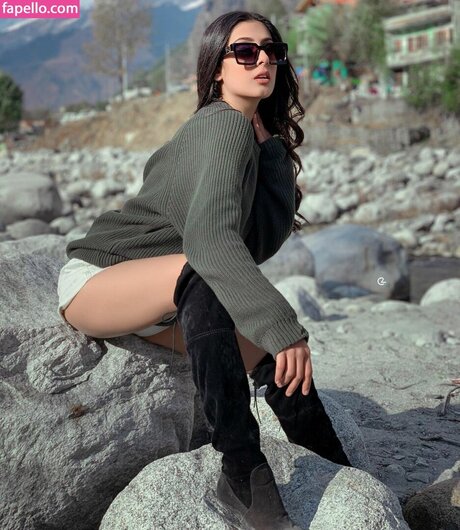 Isha Malviya star xxx pics