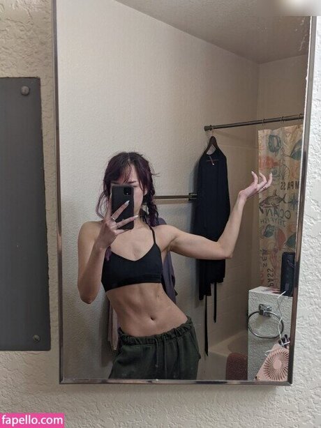 Queen Tofu nude star archive