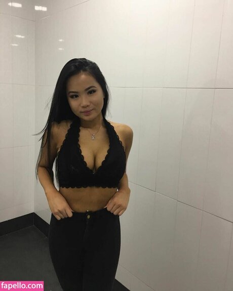 itsnickytran model sexy picture