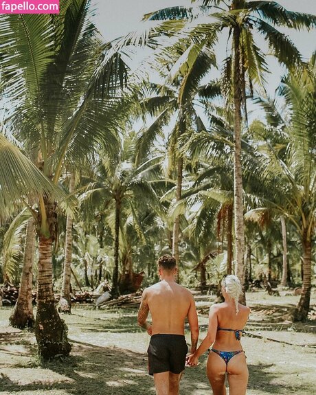 blonde shemale onlyfans porno archive