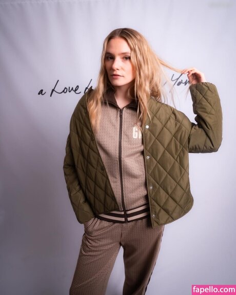 Esther Graf hd actress photo