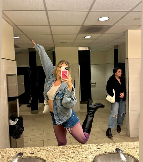 Sabrina Brier model nudes photo