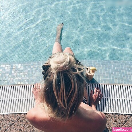 Carolin Niemczyk hot star img