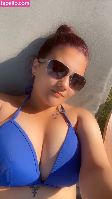 Chelzbcfcburke pretty actress pics