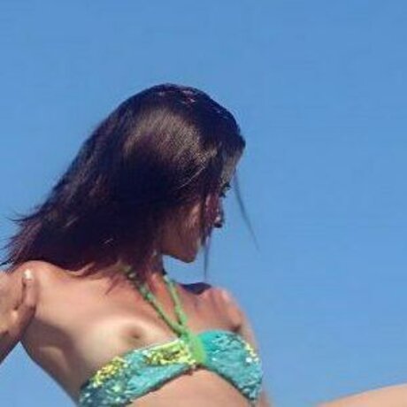 Anne Curtis erotic actress image