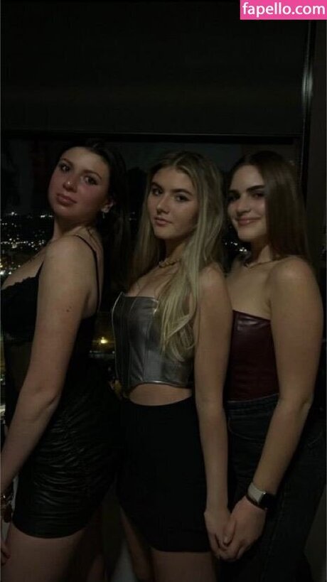 lesbian fingering onlyfans nudes pics