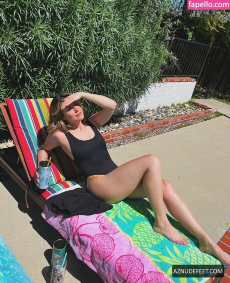 Chloe Breen naked model pic