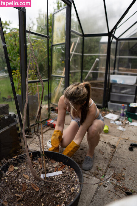 Hands On Katie nice model photos