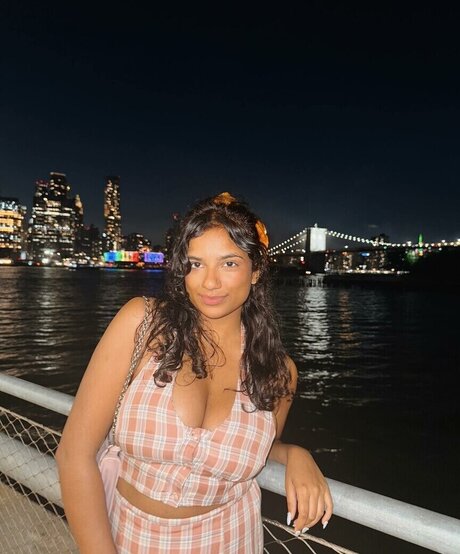 Abby Govindan sex actress img