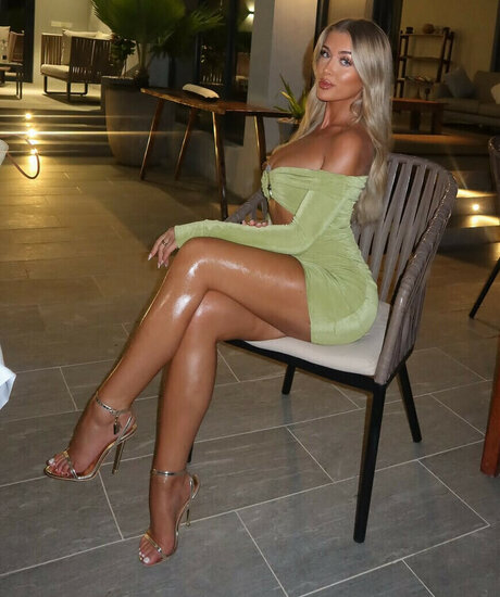 Gale Twins model adult images