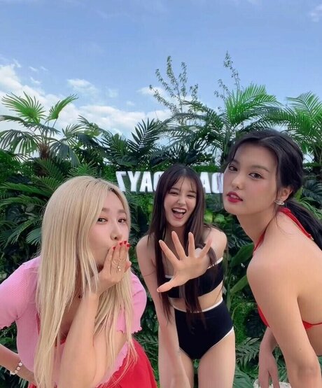 Nancy Momoland porn actress images