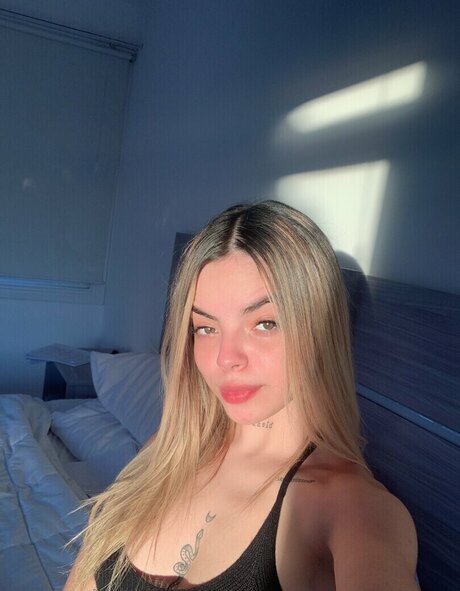 agathaacrr model nude images