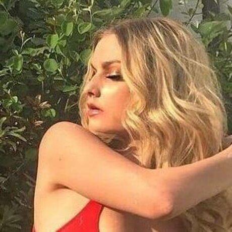 Mogz xx nude star pictures