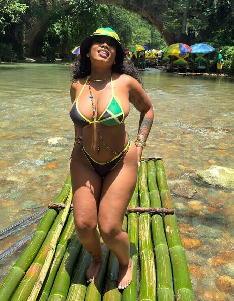 kortynie model image