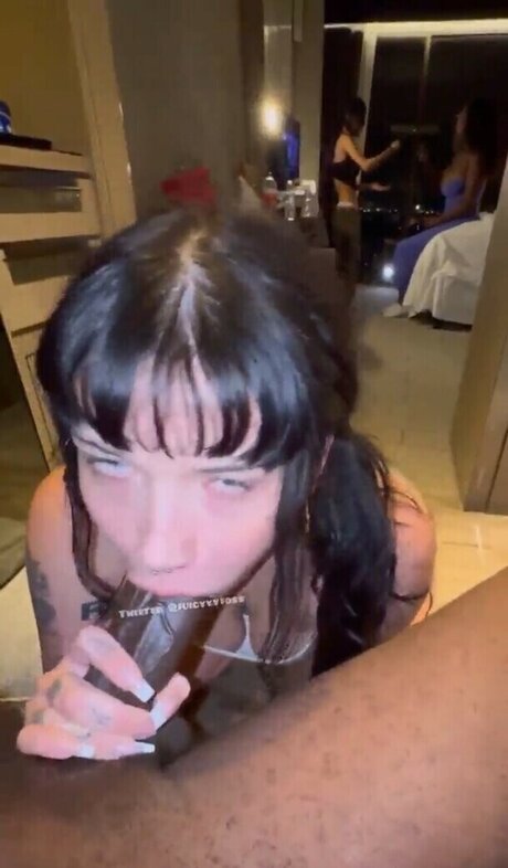 Juicyyyjoss nudes model gallery