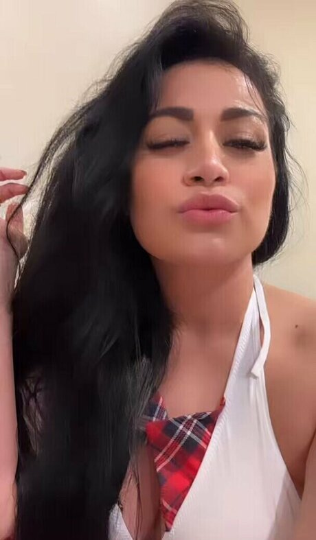 gladyscruz high quality actress pic