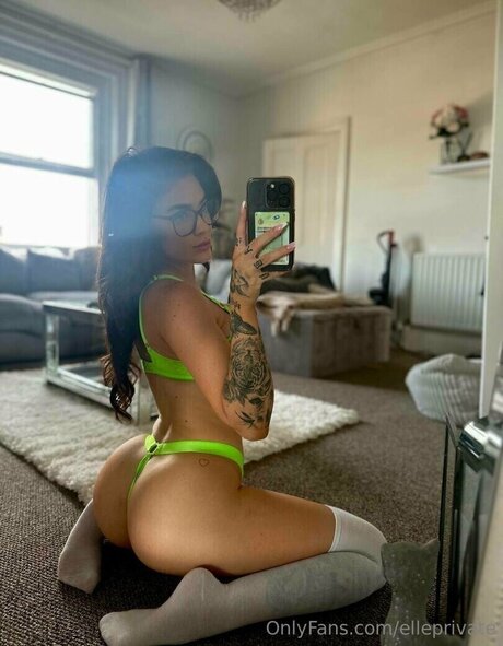 Elle Jean sexy model img