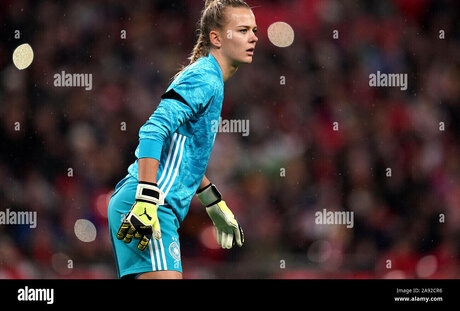 Merle Frohms star sexy galleries