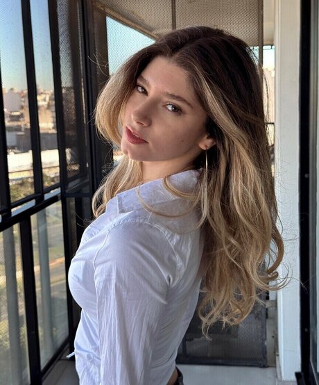 Soydairi model pornographic image