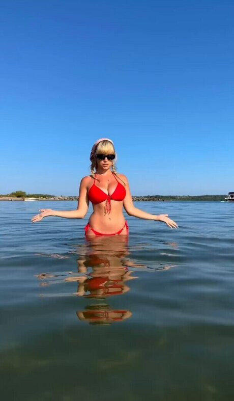 Ella Ballentine star hd photos