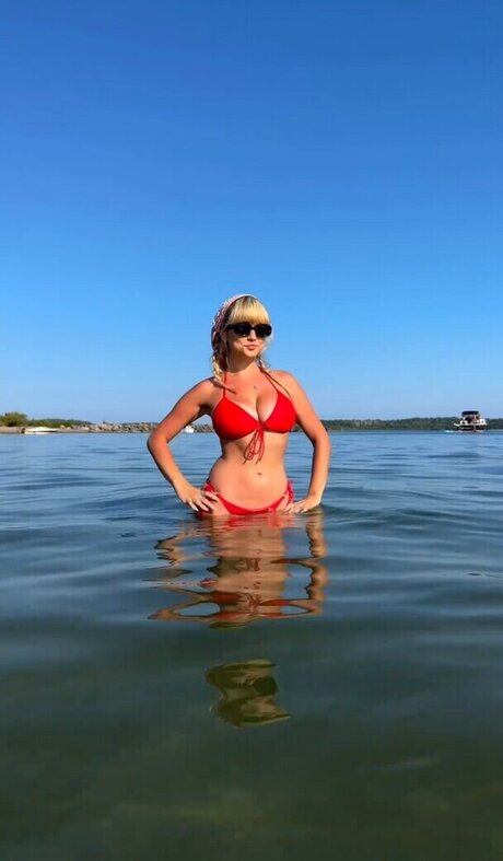 Ella Ballentine pornstar exclusive picture