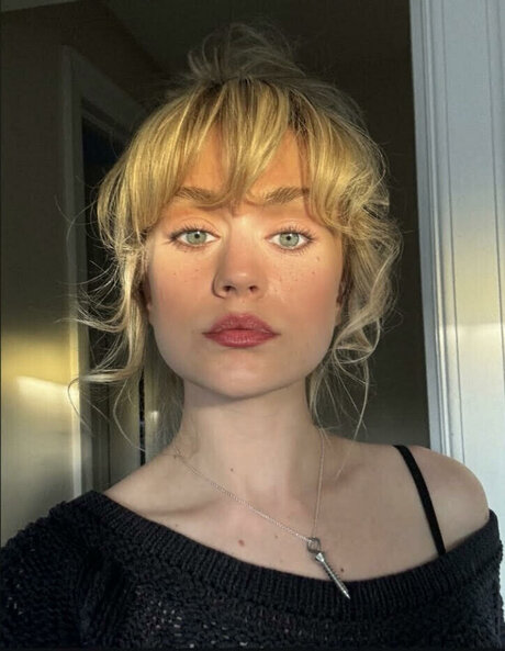 Ella Ballentine nice model img