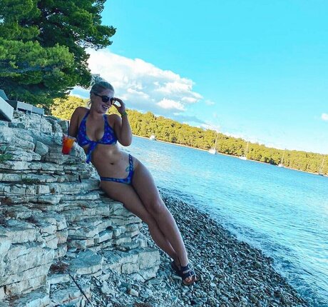 Jess Davies model erotic pics