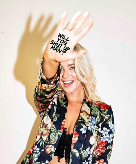 Jess Davies hot star image