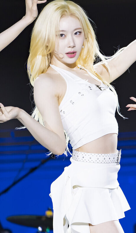 Chaeryeong pornographic model picture