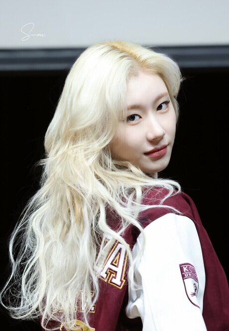 Chaeryeong adult model picture