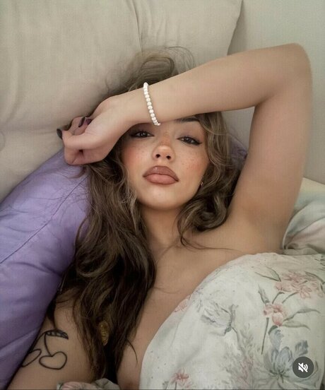 V QX model erotic gallery