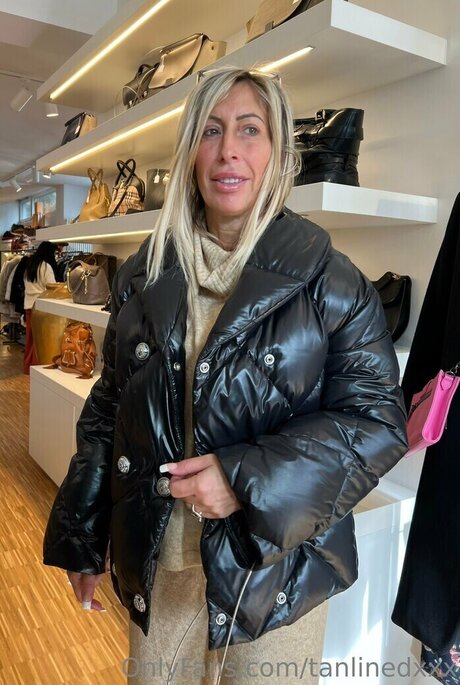 blonde shemale onlyfans nude gallery