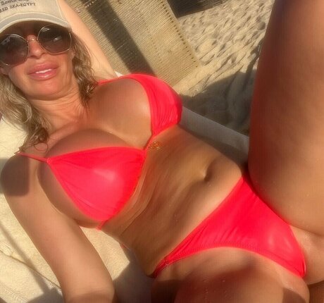 LetzBimbo pretty actress pic